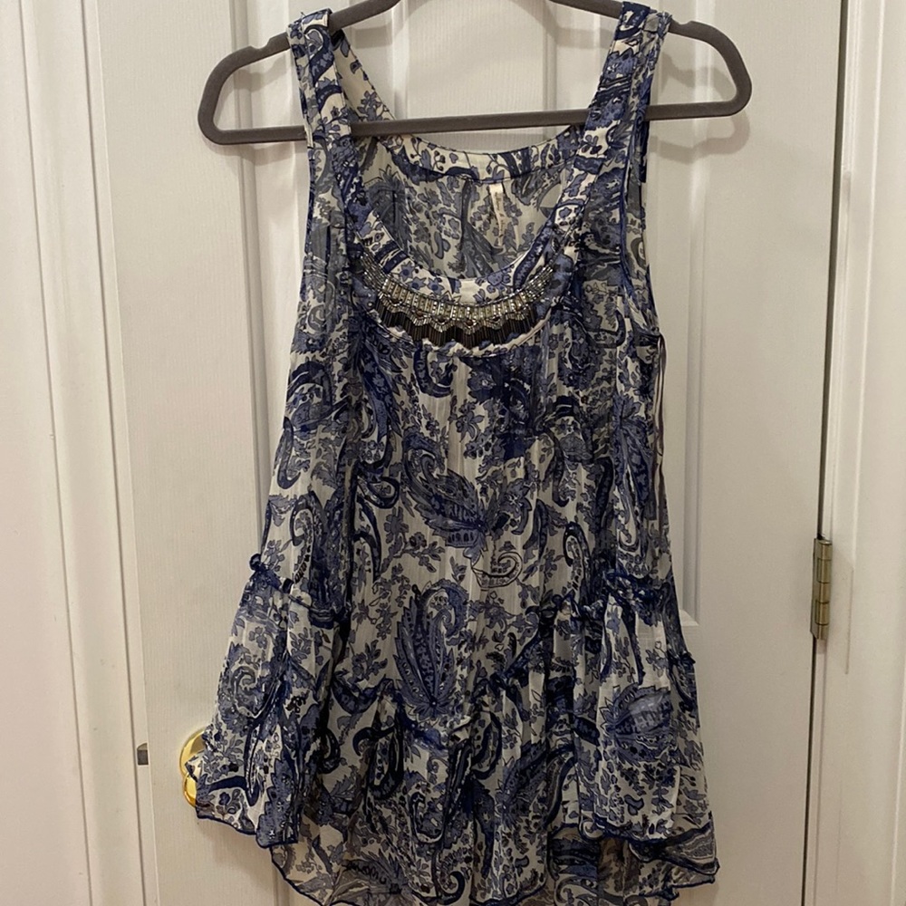 Willow and Clay sleeveless top blue and cream with beading at the neck line